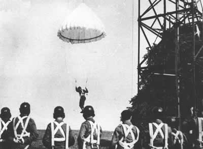 Parachute Tower 04 - 400x293 Polish Parachuters training at Lundin Links, Fife