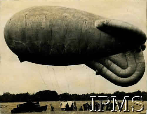 Parachute Training Using Barrage Balloon At Tatton Park, Ringway - Karta 2237 web