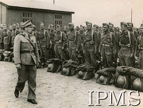 Poles In Middle East - Equiped Now In British Uniforms - Karta 2625