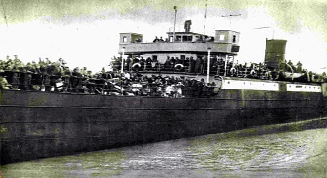 Overcrowded ship arriving at Pahlevi in 1942. Could be The Zhdanov