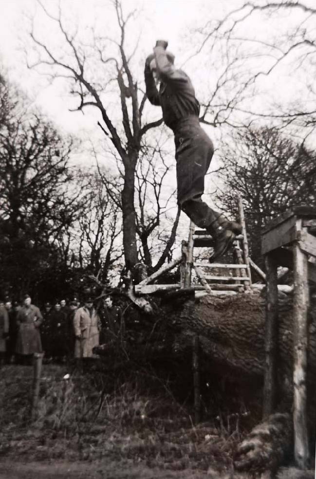 ©St.Andrews Museum - Largo House - Malpy Gaj - Learning To Jump 01