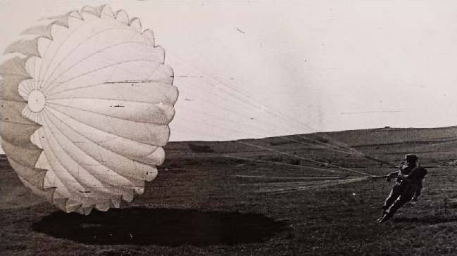 ©St.Andrews Museum - Polish Parachutist